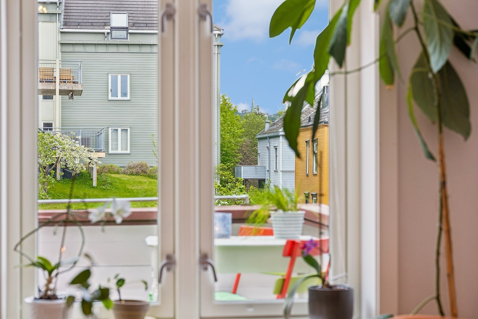 Fra stuen kan du nyte utsikten mot spiret på Nidarosdomen. Galleribilde