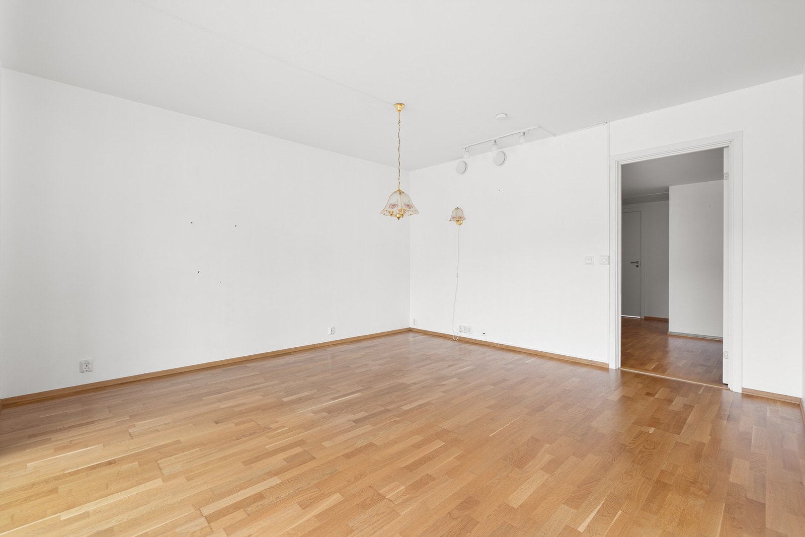 God plass til å innrede med sofagruppe. Galleribilde
