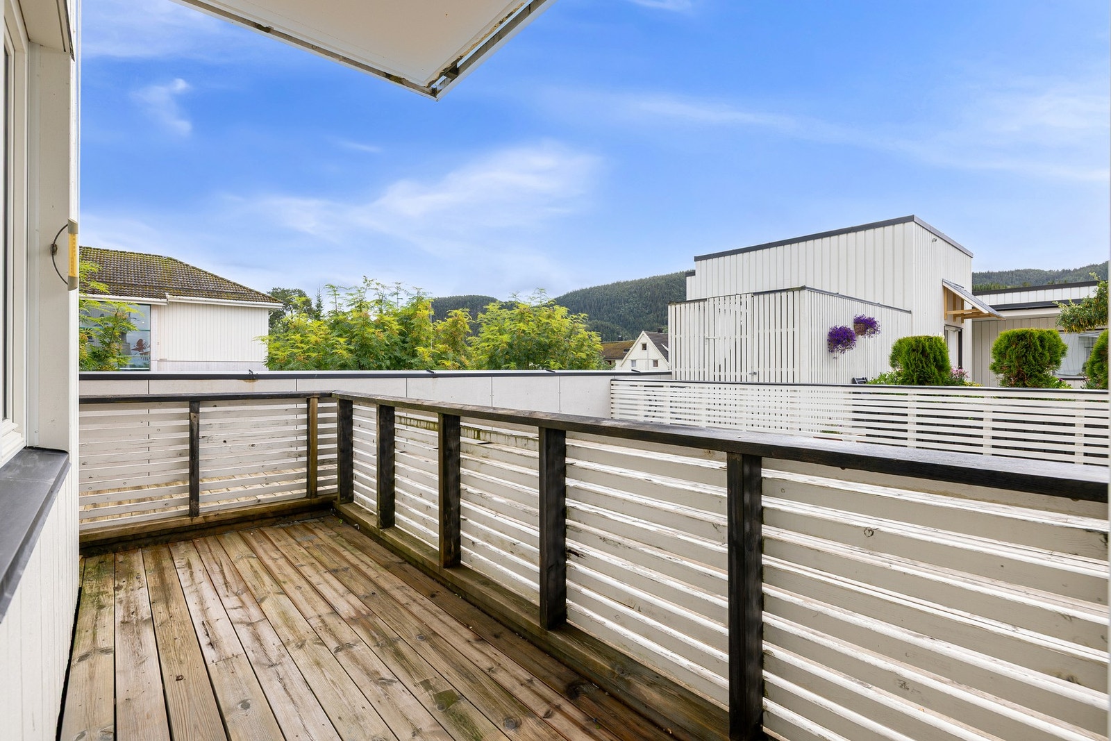 Videre har du din egen takterrasse på 6 kvm. Galleribilde