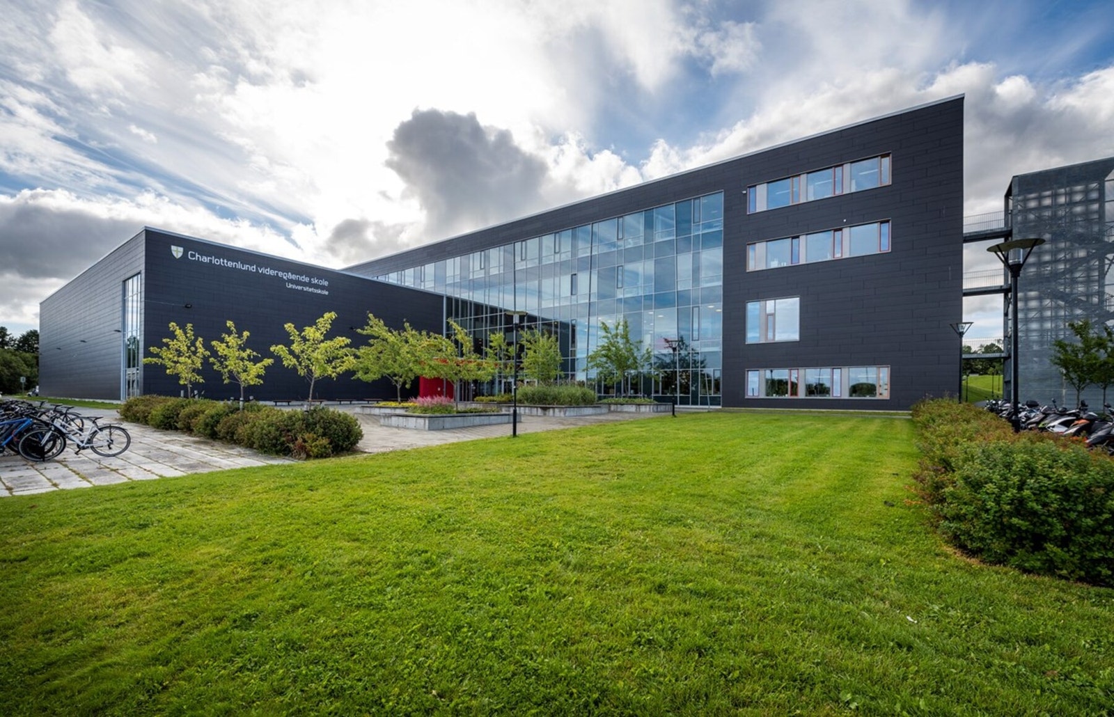 Charlottenlund videregående skole. Galleribilde