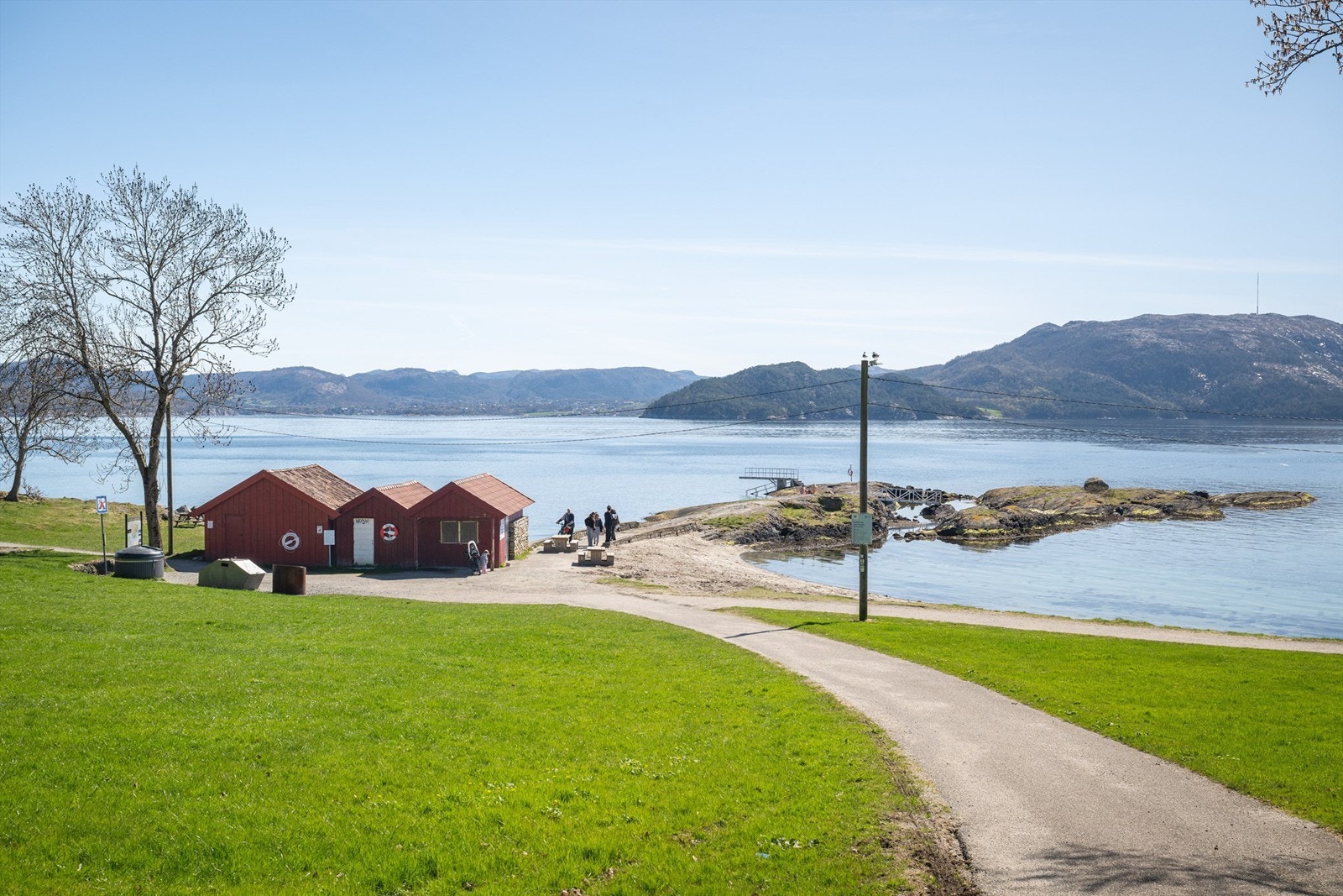 Fra leiligheten er det kort gangavstand til flotte turområder ved Godalen og Rosenli Galleribilde