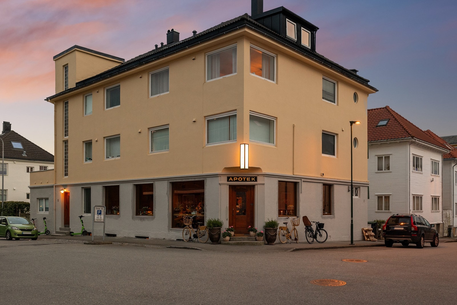 I det gamle apoteket på Storhaug er det nylig åpnet nabolags café Galleribilde