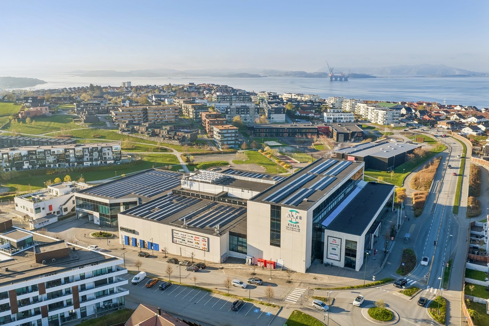 Alti Tasta og Tasta Senter er kun en kort spasertur unna, med et bredt utvalg av butikker og servicetilbud. Som blant annet Sats treningssenter. Galleribilde