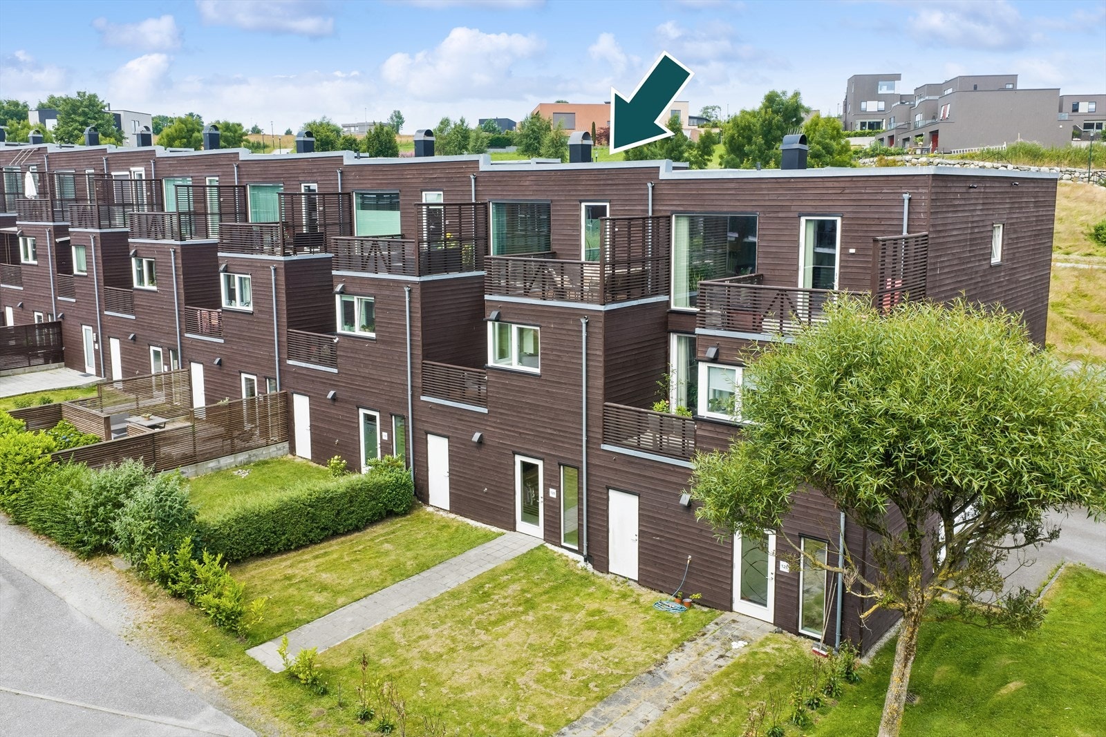 DNB Eiendom v/ Øyvind Ådneram har gleden av å presentere Rustabakken 128! - Flott rekkehus med 3 soverom, to stuer og dobbel garasjeplass. Galleribilde