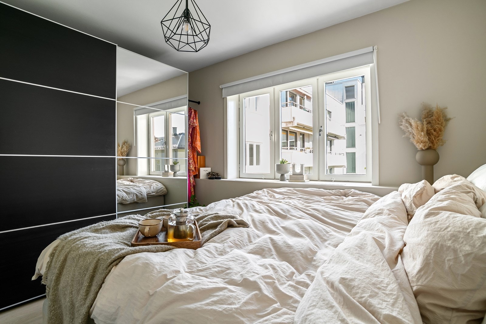 Her har du god plass til dobbeltseng og garderobe Galleribilde
