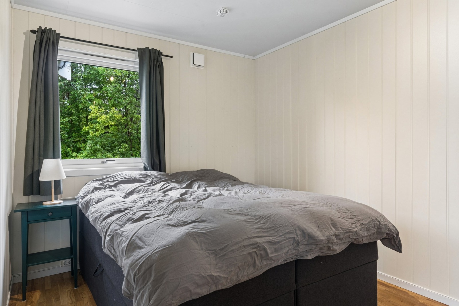 Soverom med plass til dobbeltseng. Galleribilde