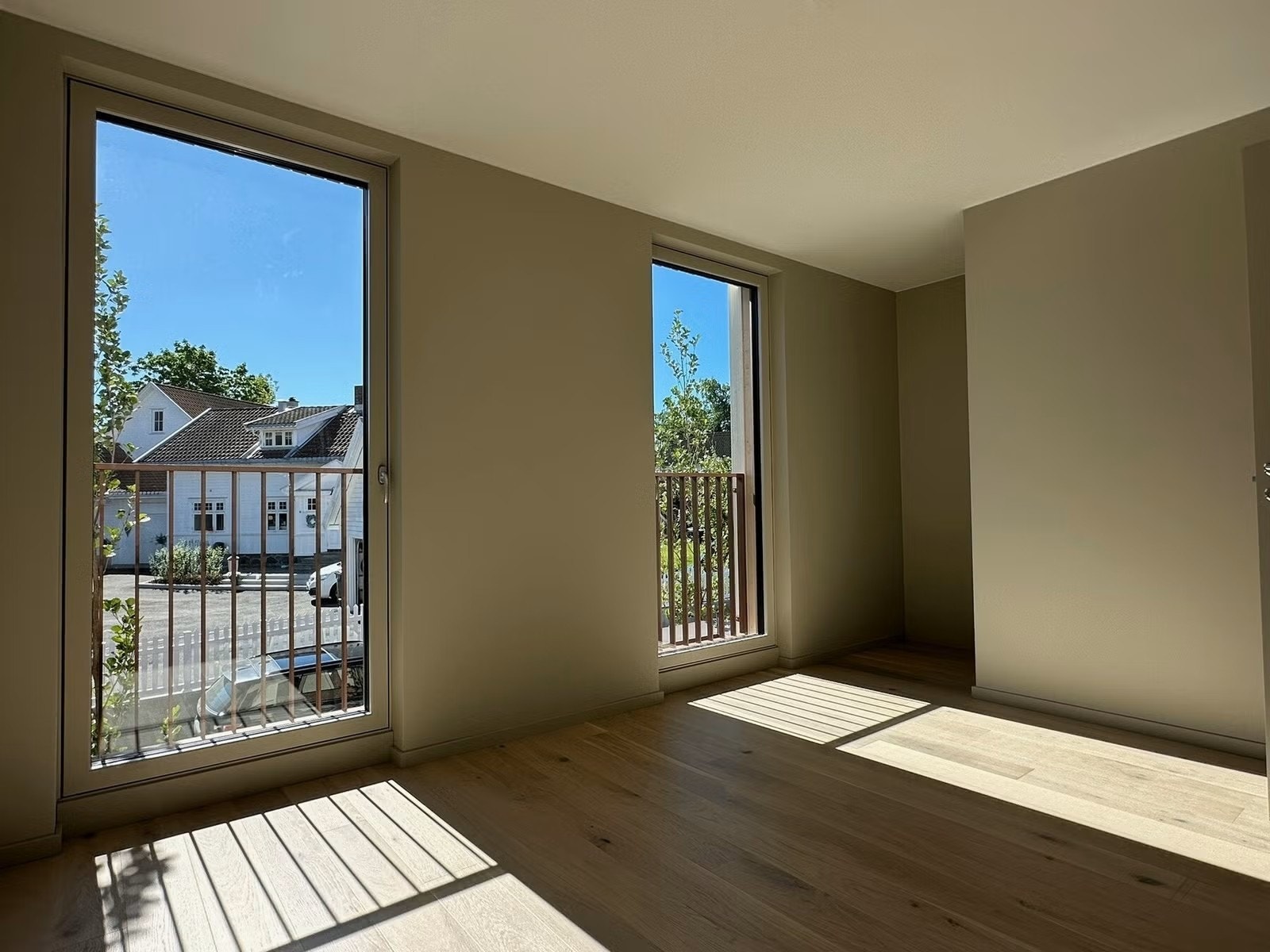 Hovedsoverom med 2 franske balkonger Galleribilde