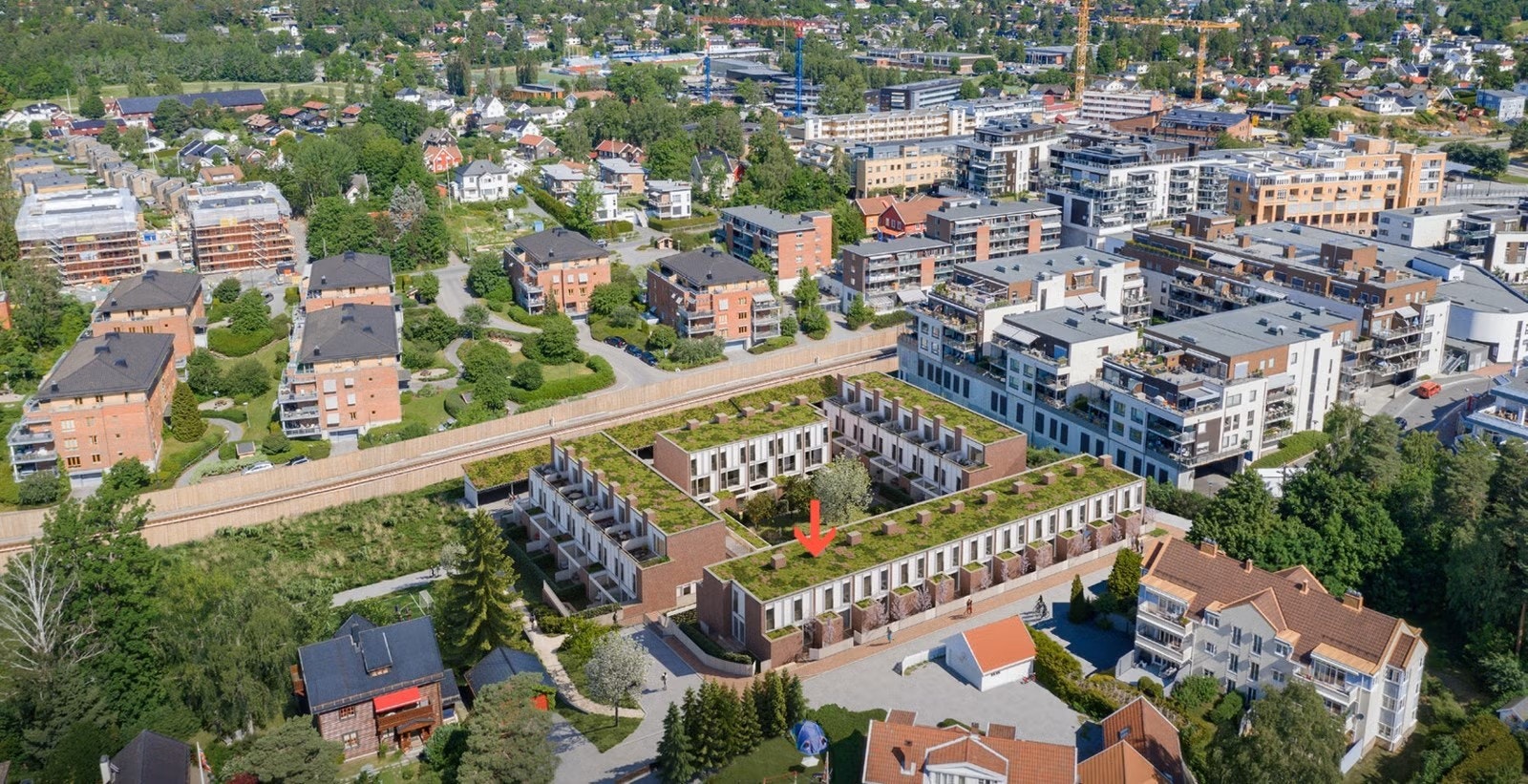 Frøytunveien 11K, umiddelbar nærhet til Bekkestua sentrum. Galleribilde