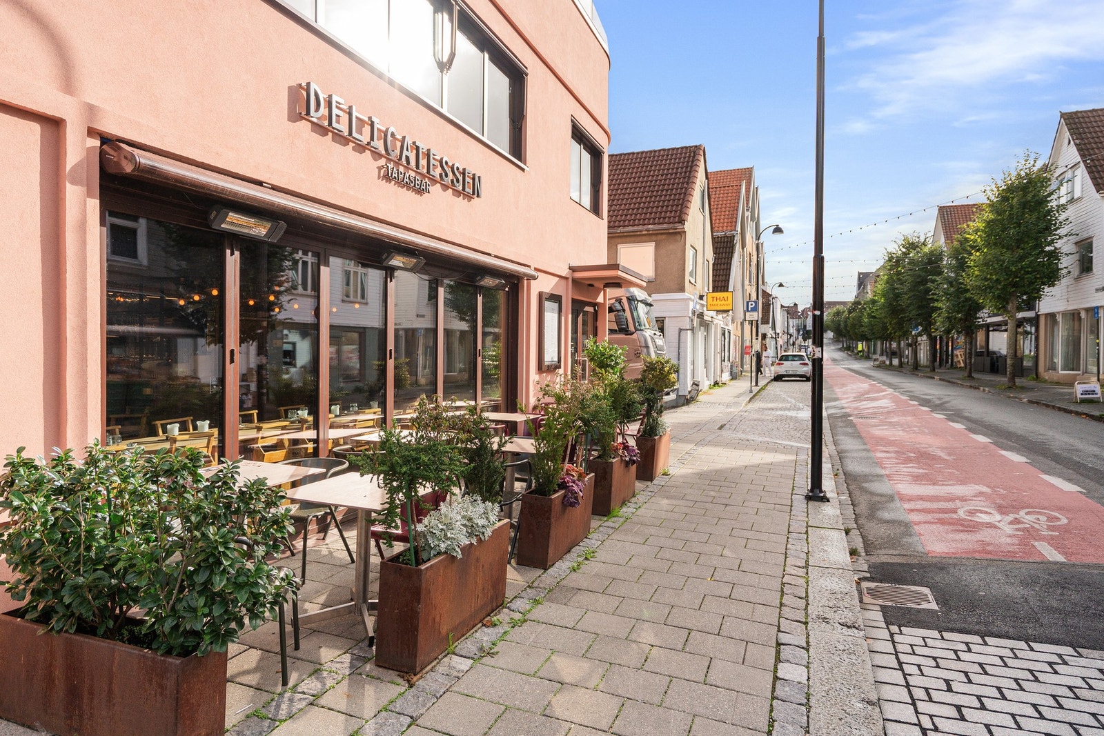 Videre finner man blant annet Delicatessen med den populære vinbaren Veranda i etasjen over. Galleribilde