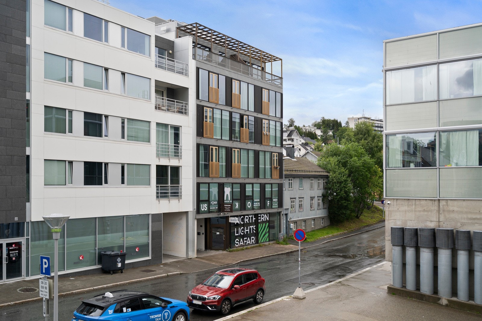 Leiligheten er beliggende midt i Tromsø sentrum med umiddelbar nærhet til alle sentrums fasiliteter!