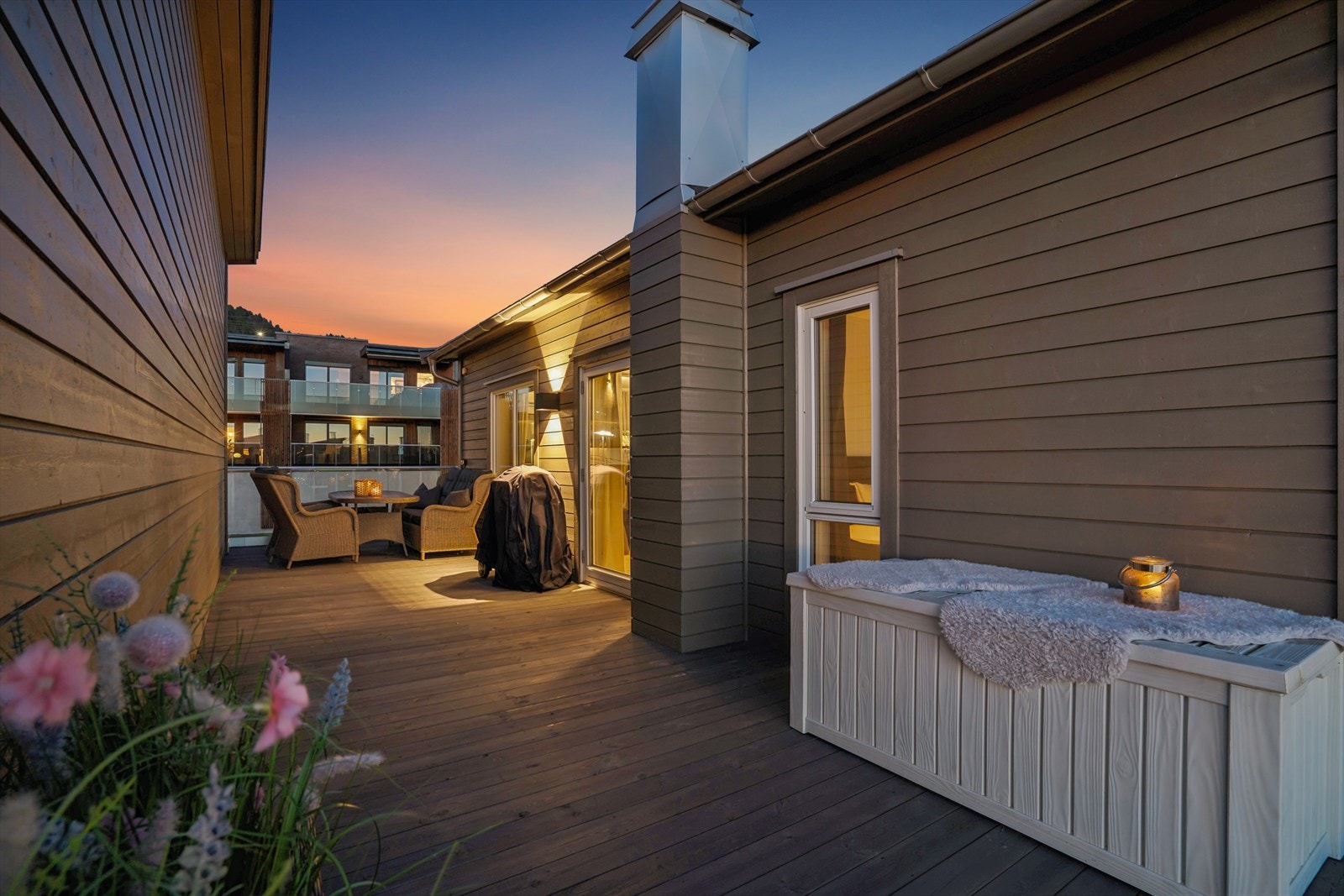 Terrasse på ca. 30 kvm i 2 etasje. Galleribilde