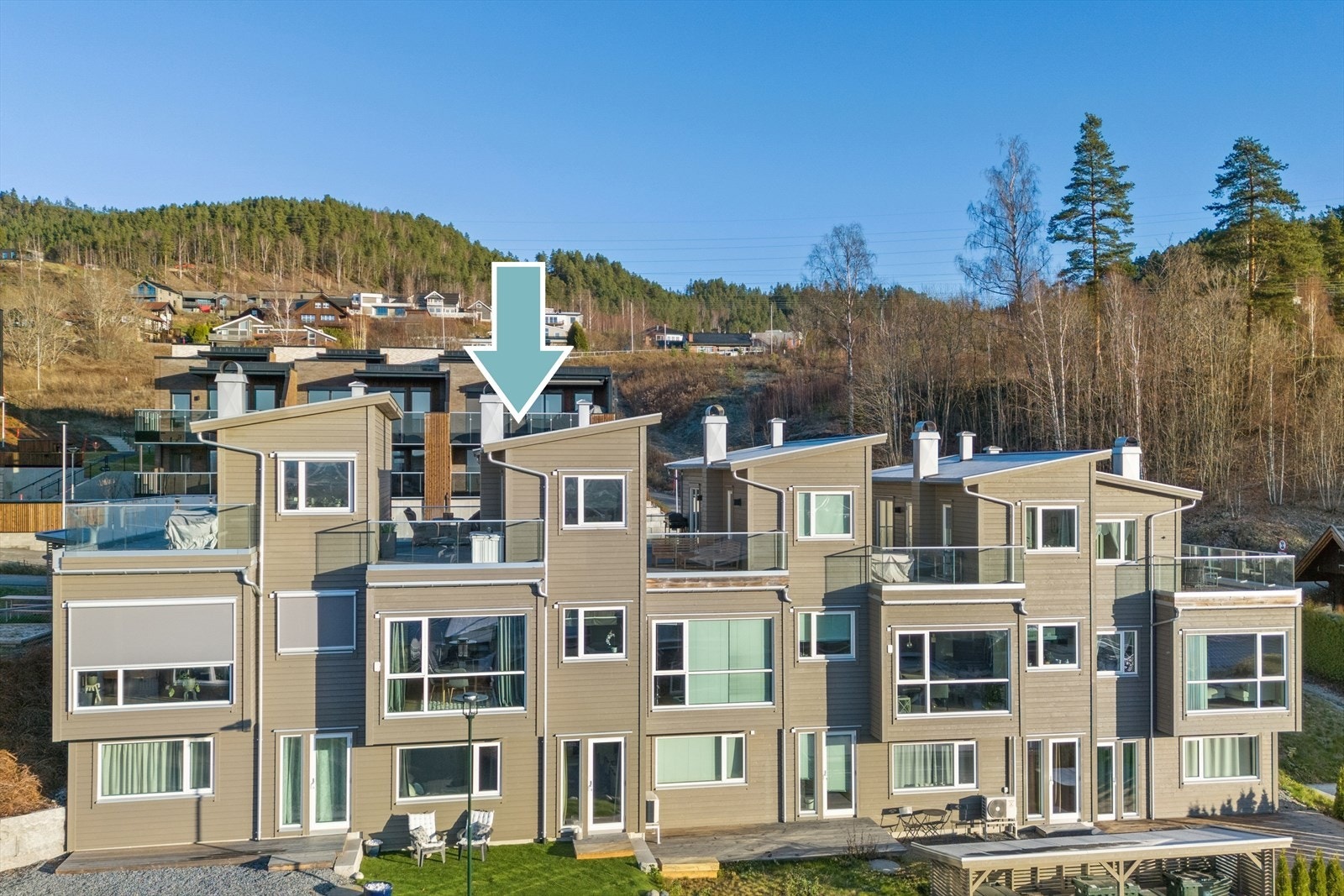 Moderne rekkehus fra 2022 med 4 soverom, 2 bad og nydelig utsikt. Galleribilde