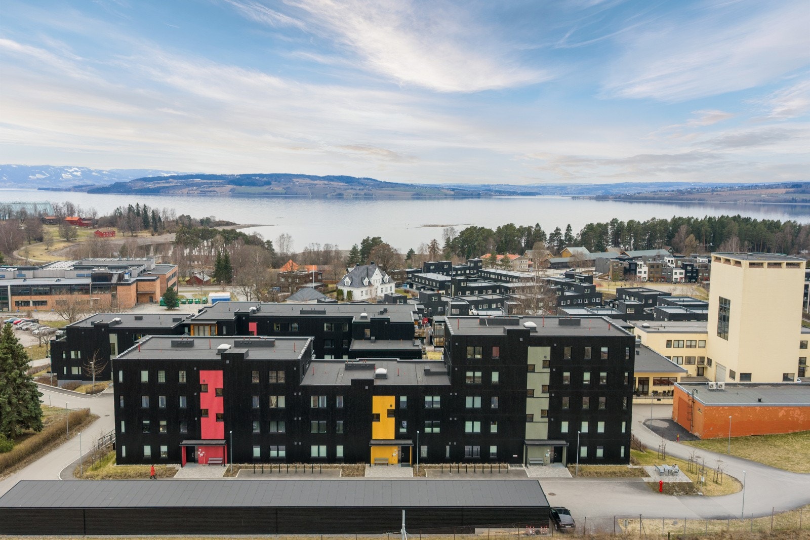Hamar sentrum ligger en kort spasertur unna med koselige gågater med trivelige butikker, cafeer og restauranter. Galleribilde