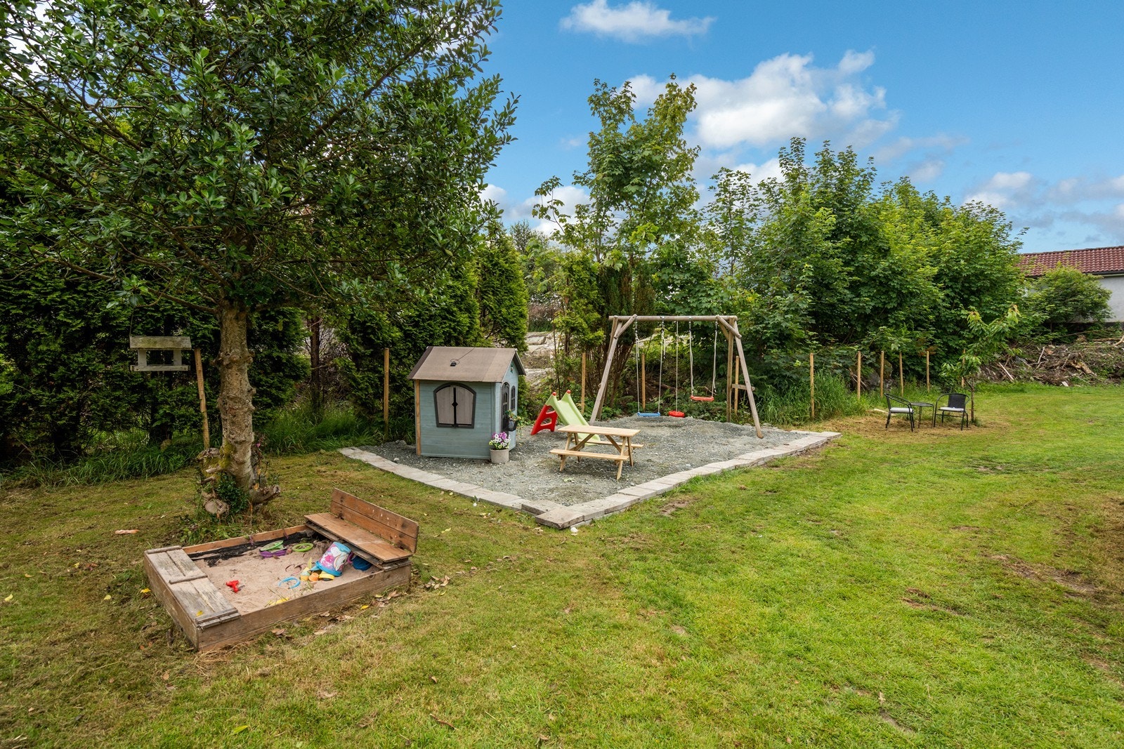 "Lekepark" området opplyser eier om at det er fylt sprengstein - tanken var å bygge en vinterhage. Galleribilde