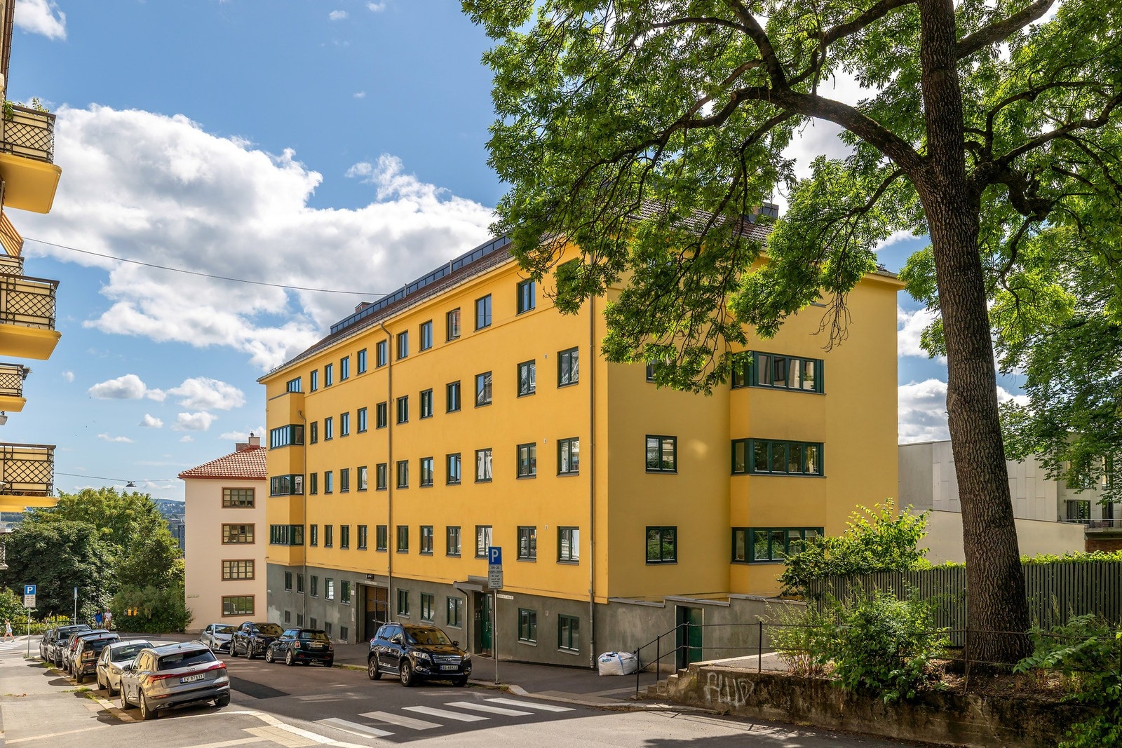 Leiligheten ligger i et svært sentralt og attraktivt boligområde på St. Hanshaugen med parken som nærmeste nabo Galleribilde