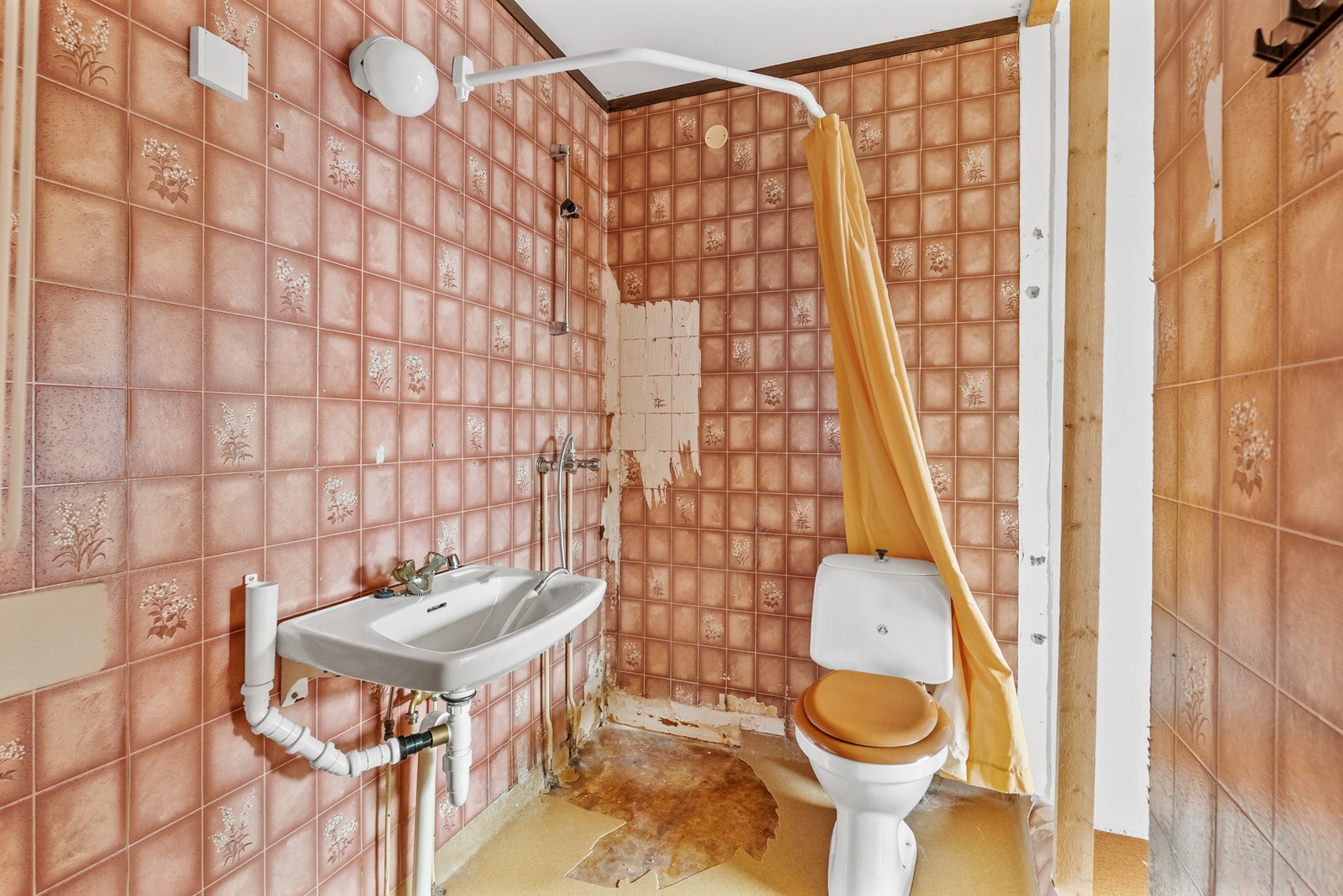 Badet er pr. i dag ikke funksjonelt og må påregnes totalrenovering. Galleribilde