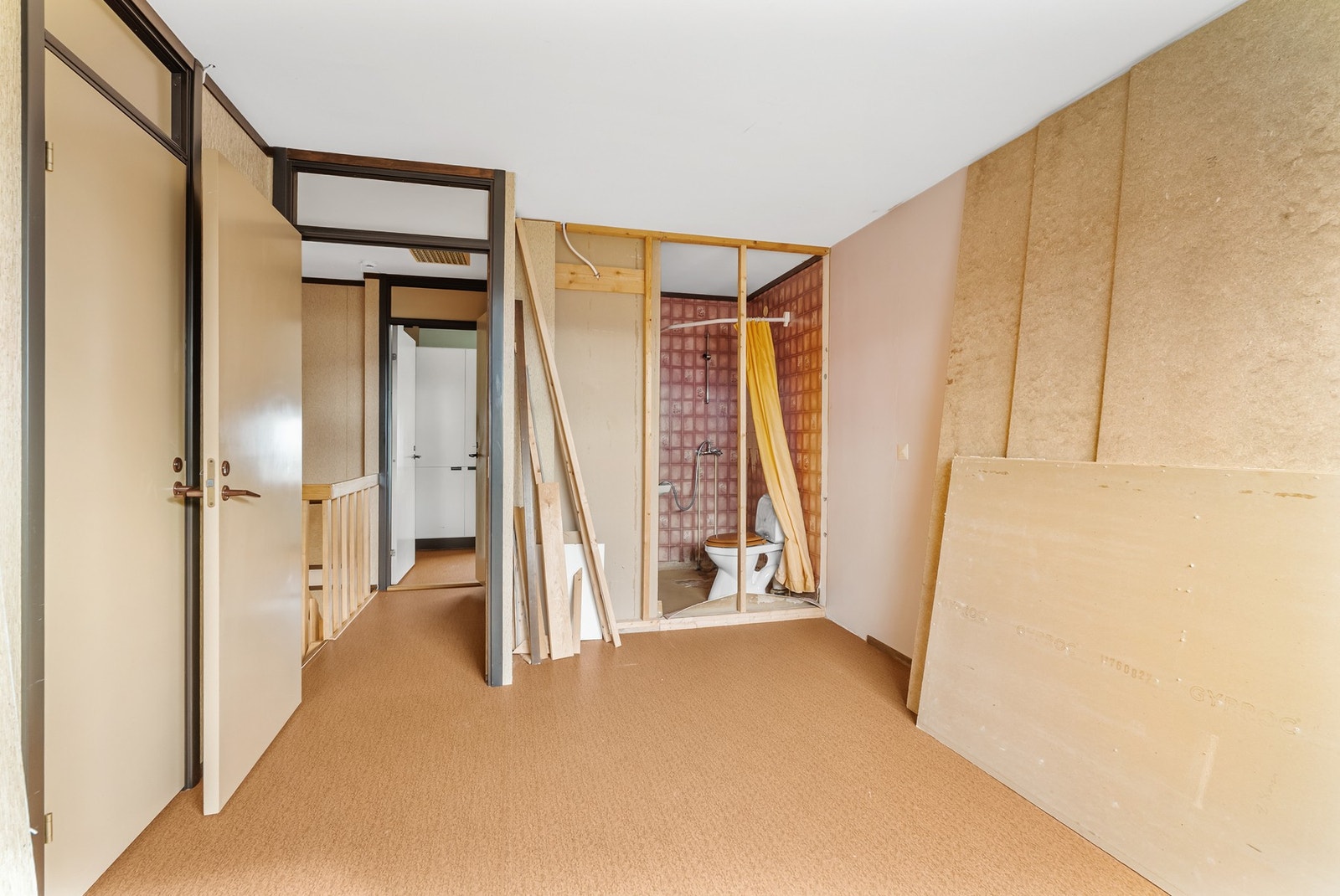 Hovedsoverom - praktisk bod og garderobe i tilknytning. Galleribilde