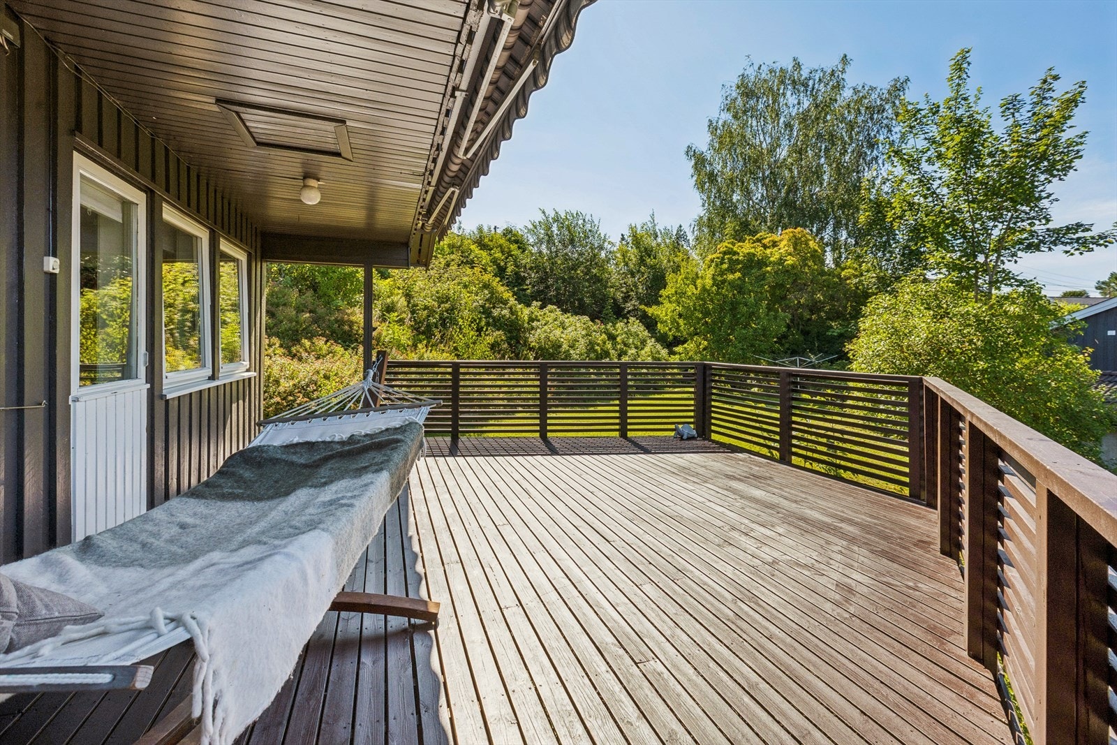 Stor terrasse på 40kvm med gode solforhold. Galleribilde