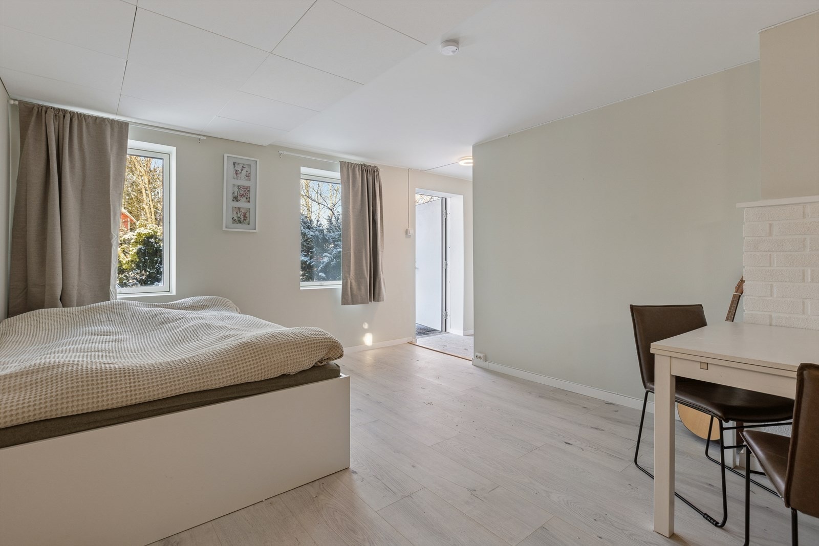 Boligen har en godkjent hybel/sokkelleilighet som inneholder alt du trenger. Galleribilde