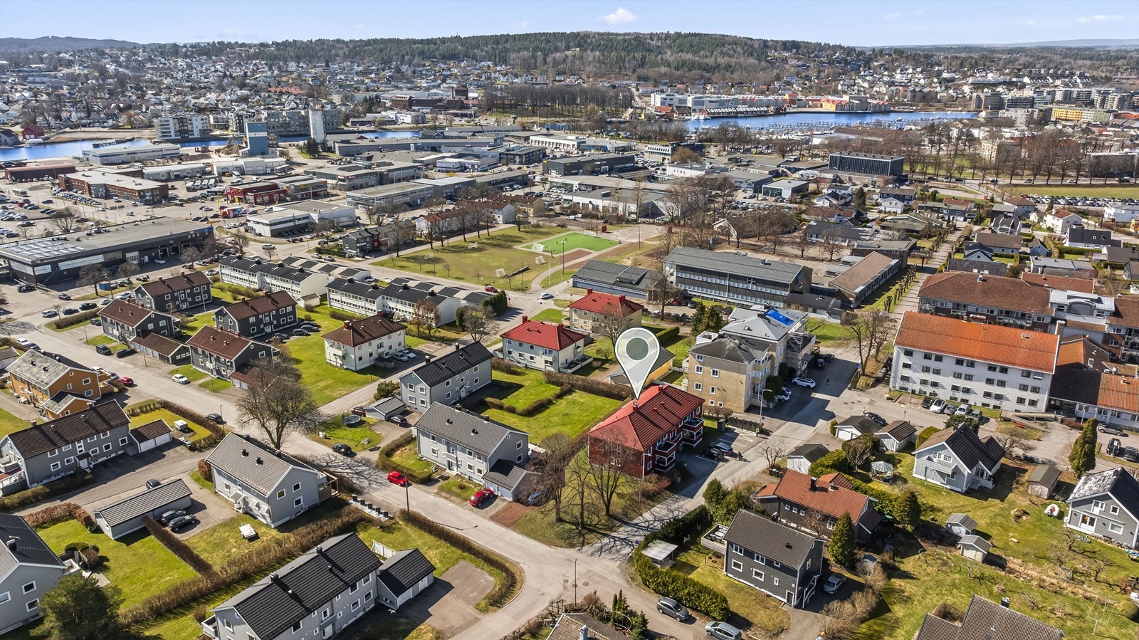 Eiendommen har en sentral beliggenhet i Tønsberg, med kort vei til både sentrum og servicetilbud. Galleribilde