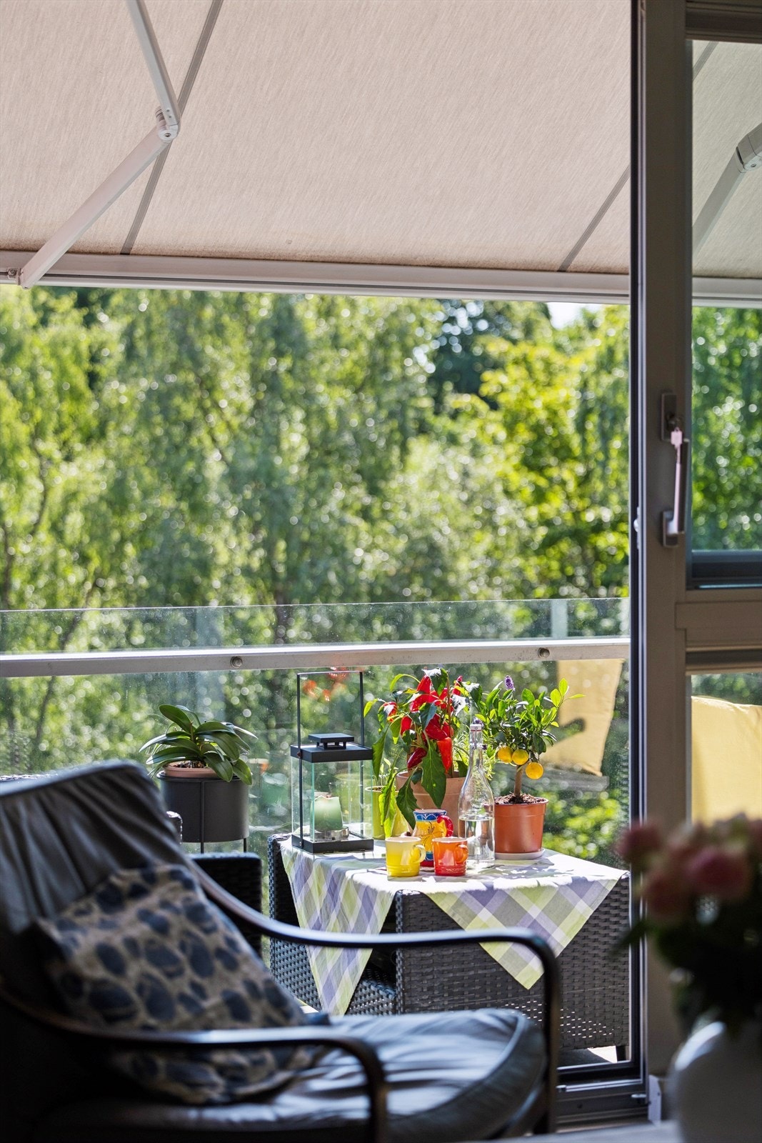 En av leilighetens to balkonger, begge på 4,2 m². Galleribilde