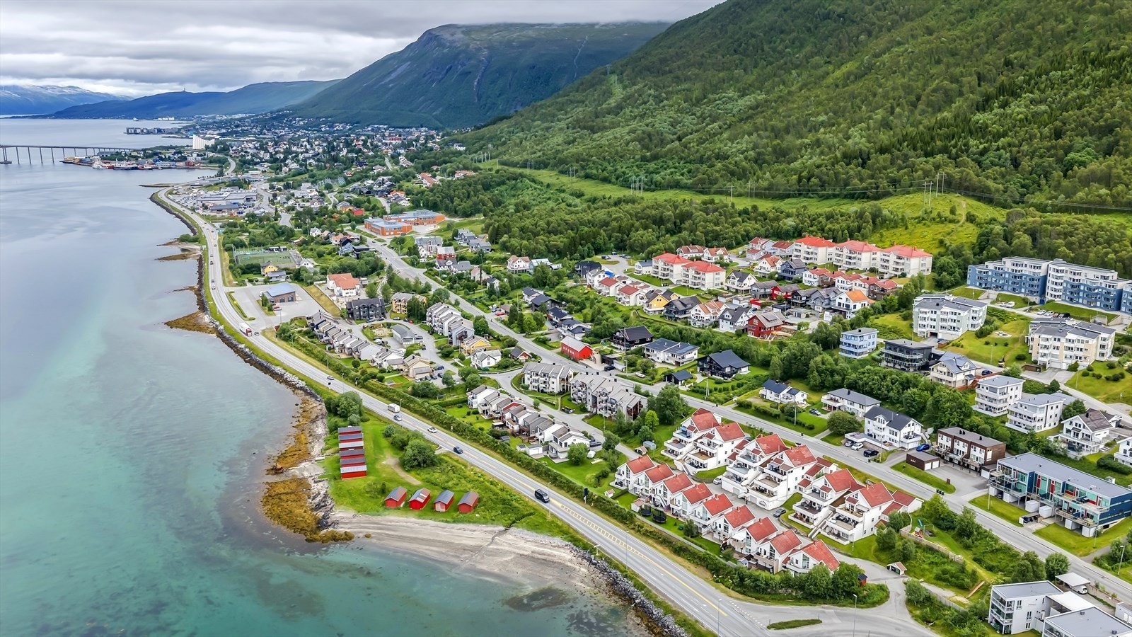 Bo solrikt og barnevennlig på attraktive Reinen. Galleribilde