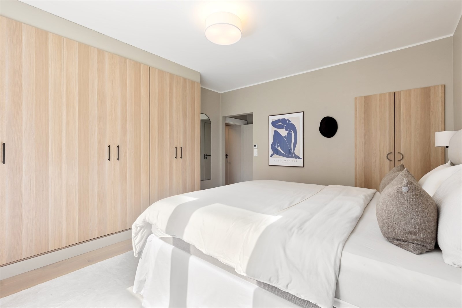 Hovedsoverommet har tilgang til egen en-suite baderom. Galleribilde