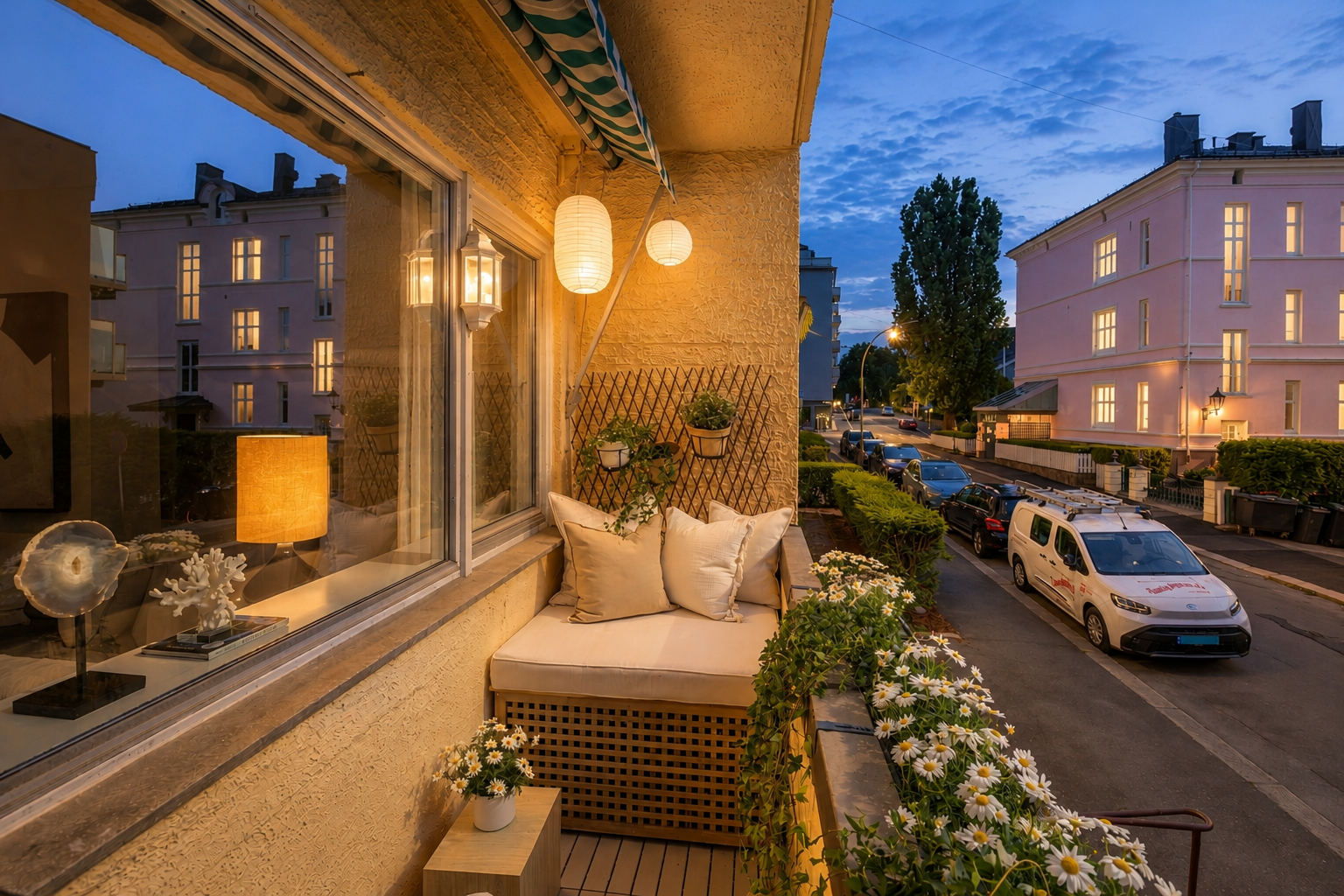 En svært lekker og nyoppusset (2024) 4-roms selveier med ettertraktet beliggenhet, rolig og tilbaketrukket, midt på Briskeby. Galleribilde