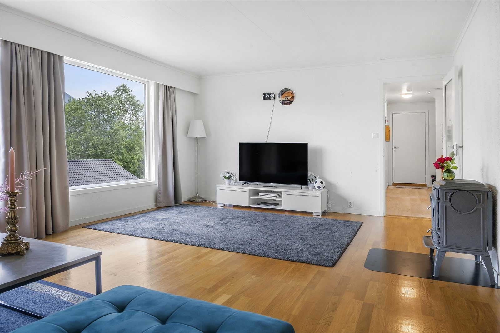 Dør med glas mellom stove og gang. Galleribilde
