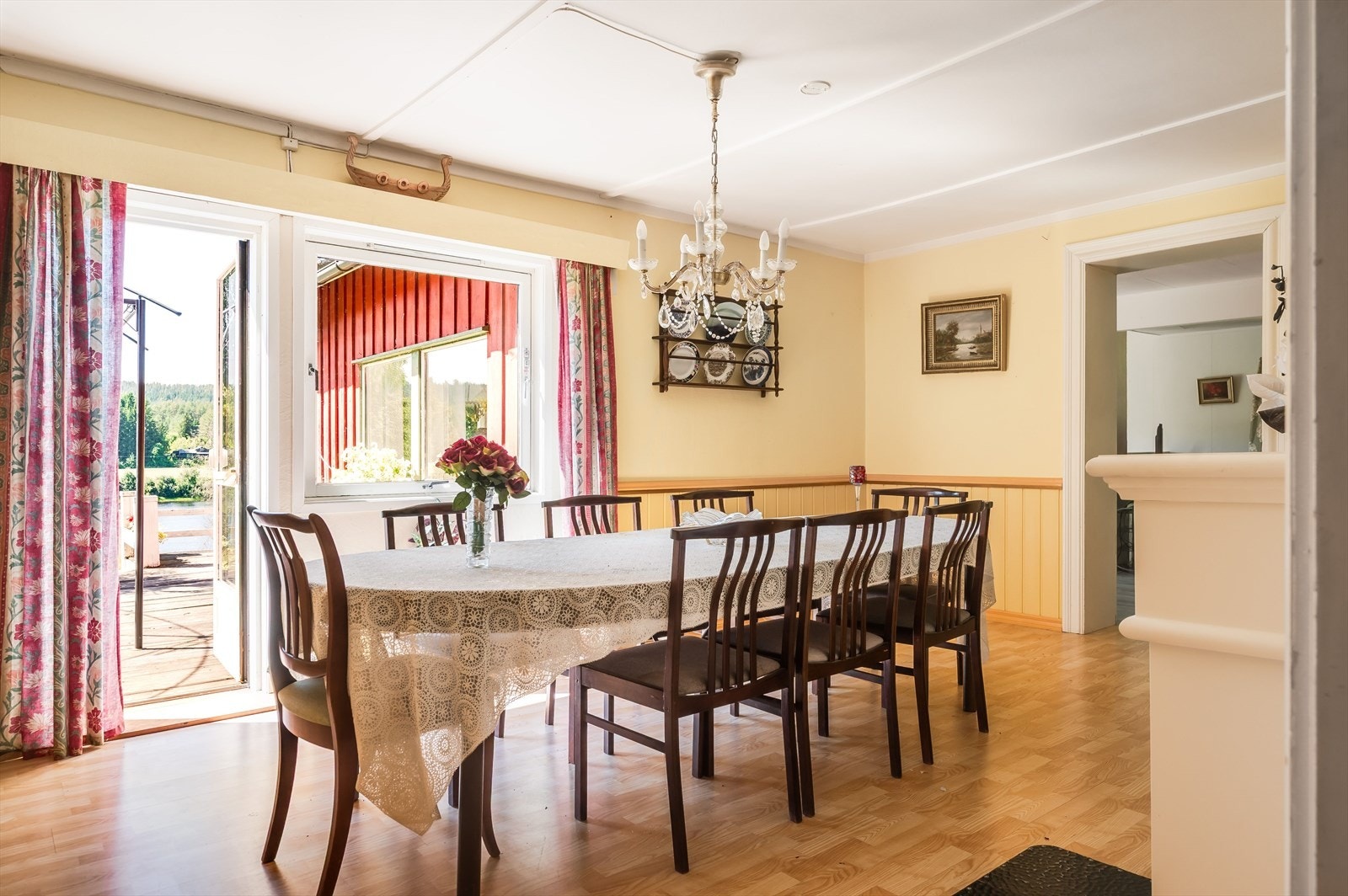 Her kan du enkelt dekke opp langbord og invitere familie og venner på selskap. Galleribilde