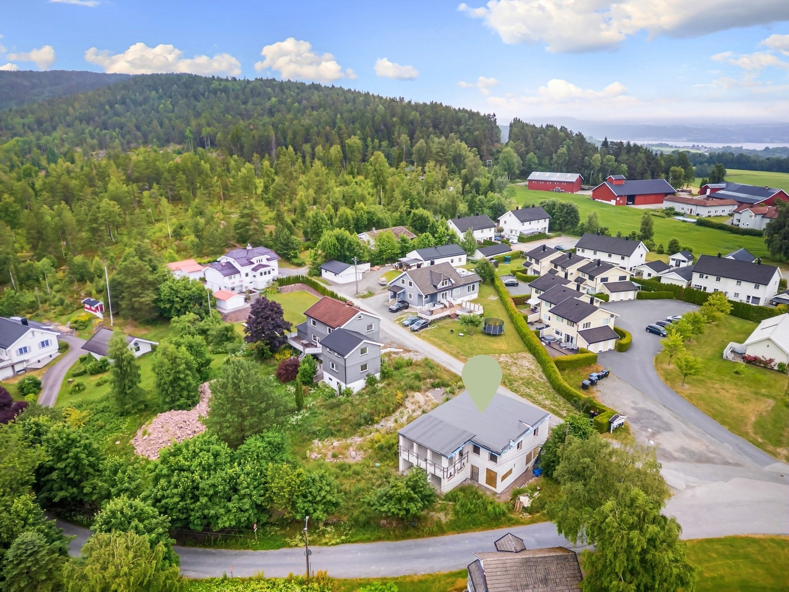 For dagligvarehandelen er det kun en kort kjøretur til både Kiwi Austadveien og Kobbervikdalen. Galleribilde