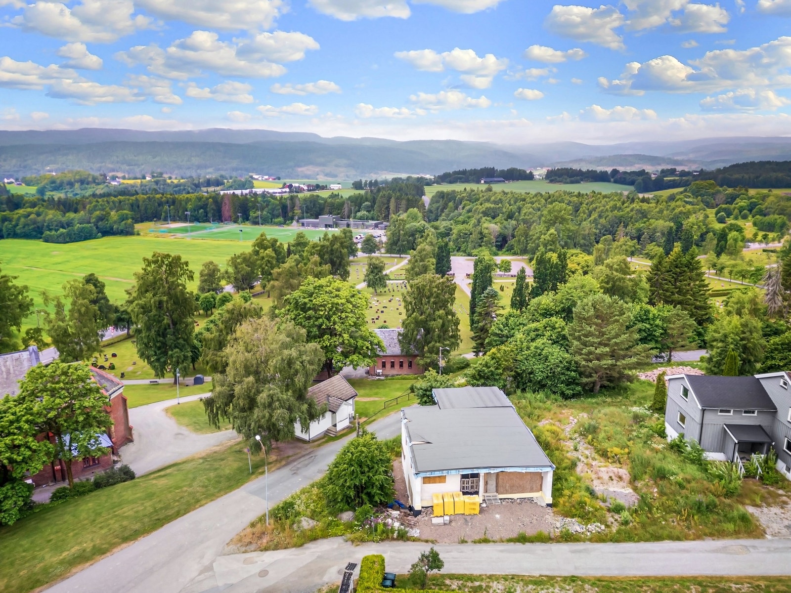 Skoger skole for 1. til 7. trinn er også i gangavstand. Galleribilde