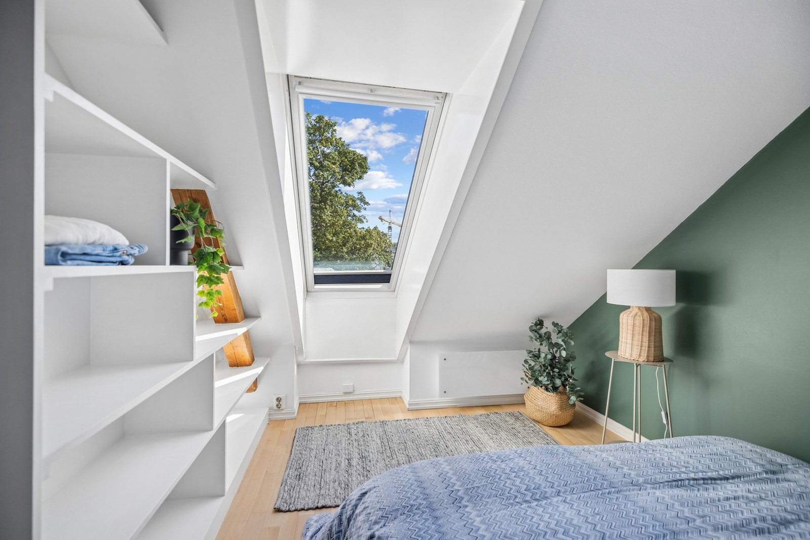 Store takvinduer sørger for rikelig med naturlig lys. Galleribilde