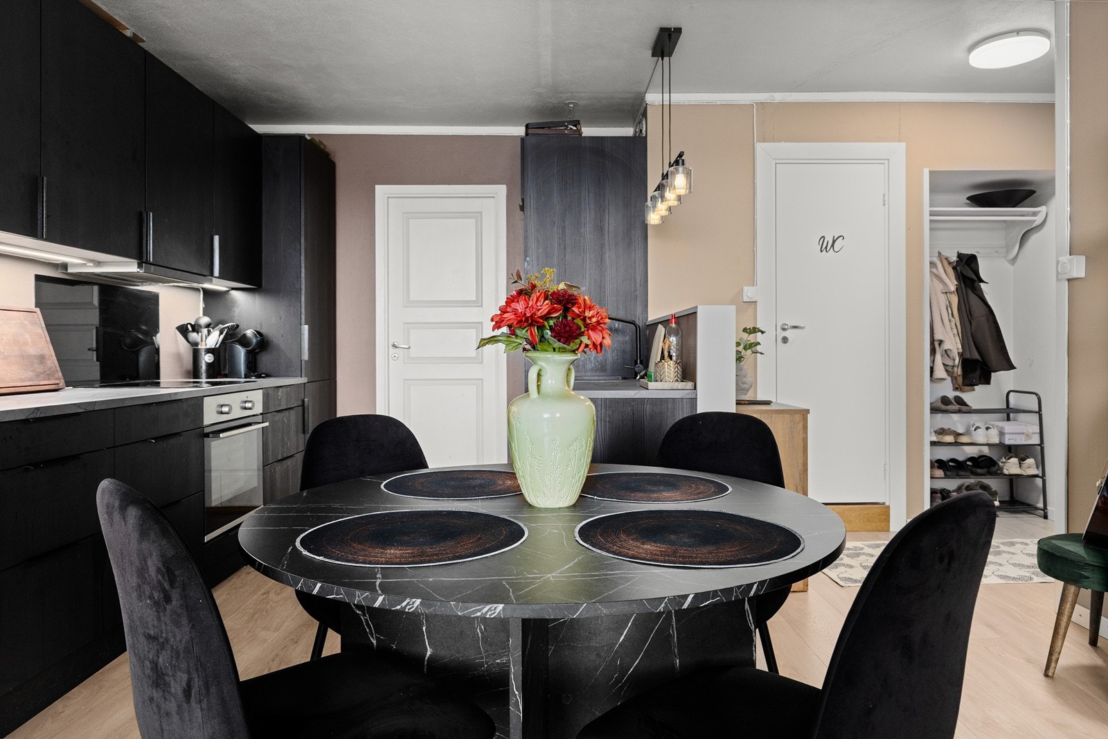 Fin plass til spisebord Galleribilde