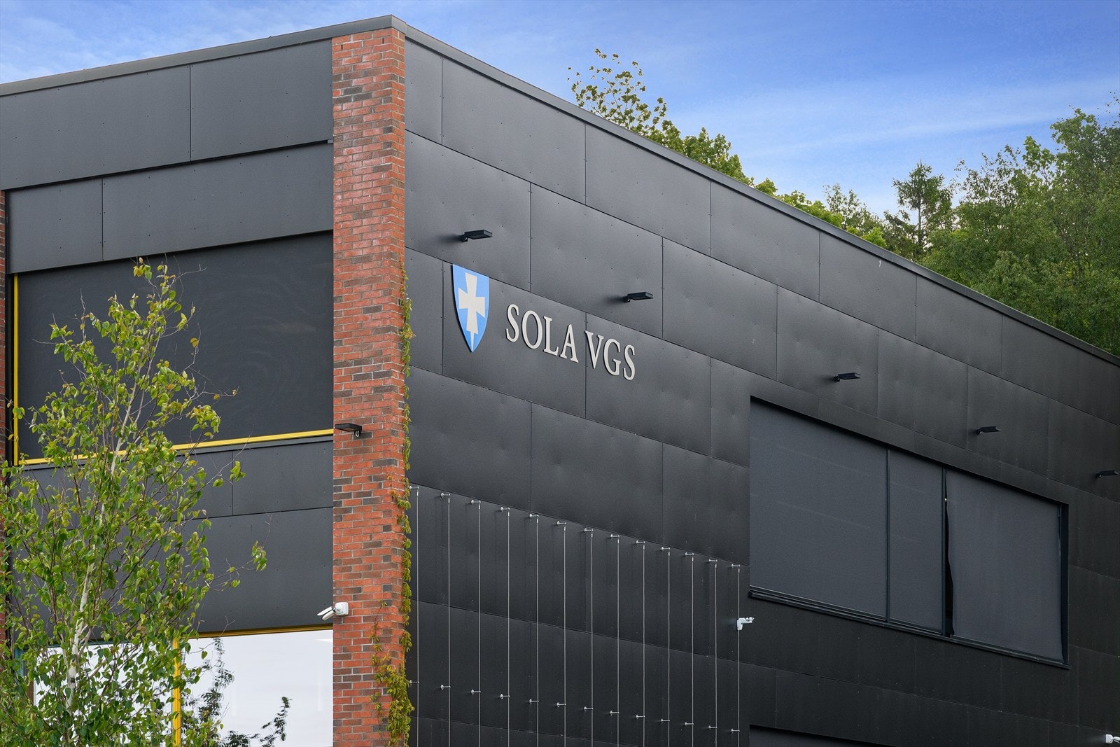 Sola VGS i kort avstand. Galleribilde