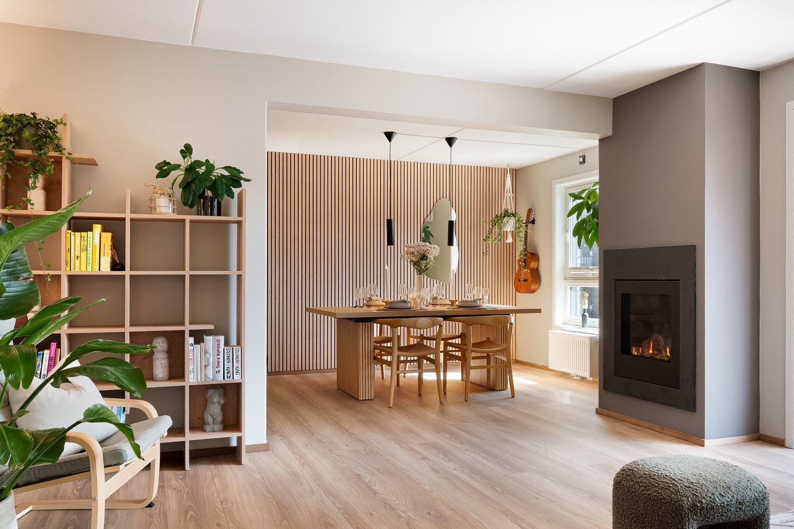 Stuen har i tillegg en fin gasspeis som gir en varm og lun stemning. Galleribilde