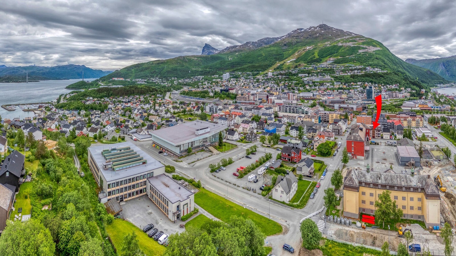 Leiligheten ligger fint til på Frydenlund - med kort avstand til det meste i Narvik sentrum Galleribilde