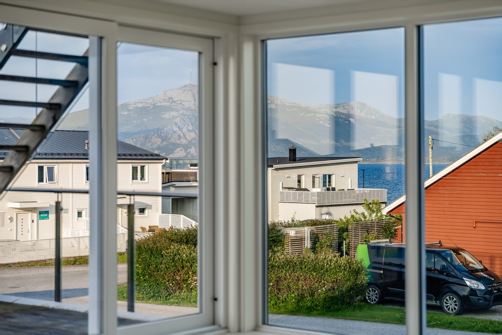 Hjørnevinduene gjør at utsikten blir bevart hvor enn du skulle plassere deg. Her vises Gamlem i det fjerne. Galleribilde