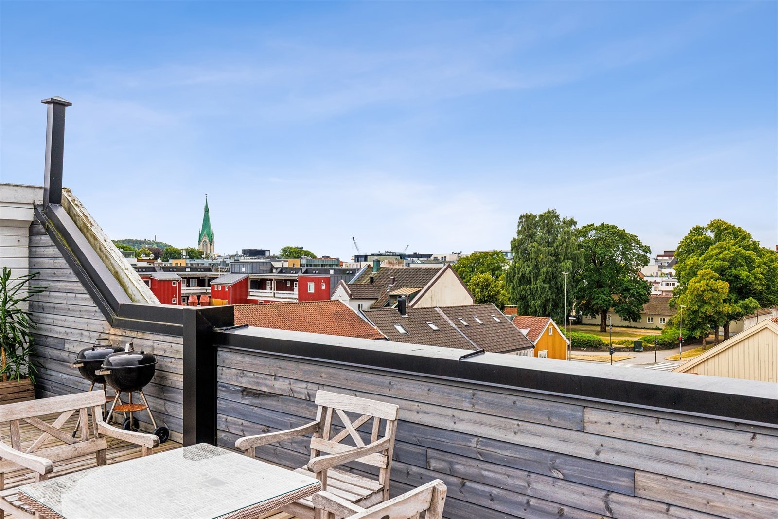Fra takterrassen er det utsikt over byens tak, med kort vei til parker som Tresse og Nupenparken. Galleribilde