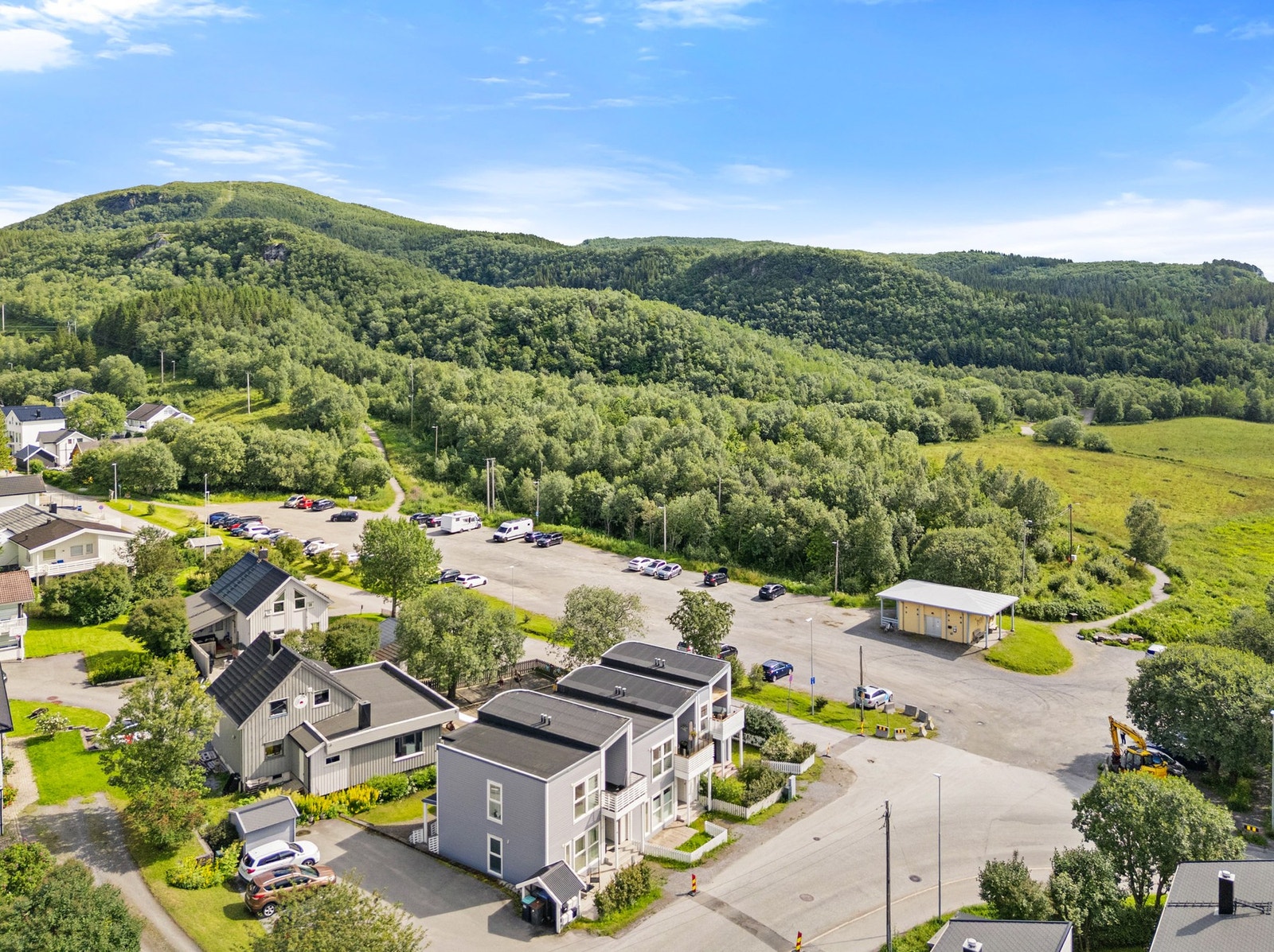 Umiddelbar nærhet til flott turterreng, sommer som vinter. Galleribilde