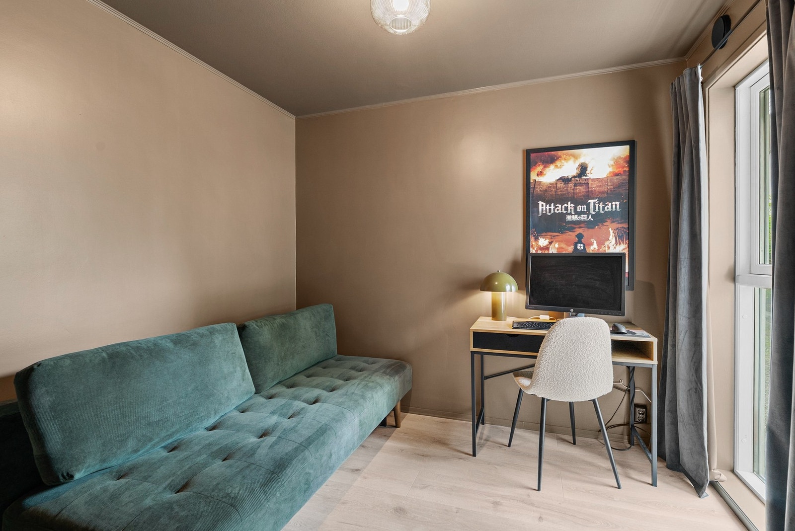 Soverom i første etasje som egner seg godt som kontor eller gjesterom. Galleribilde