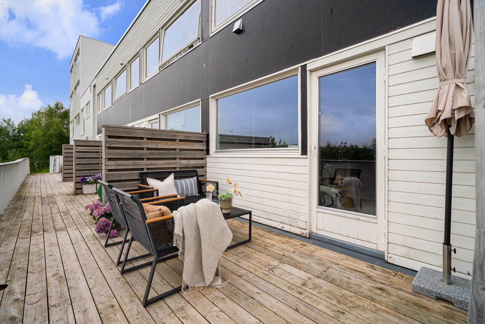 Fra stuen er det utgang til veranda.