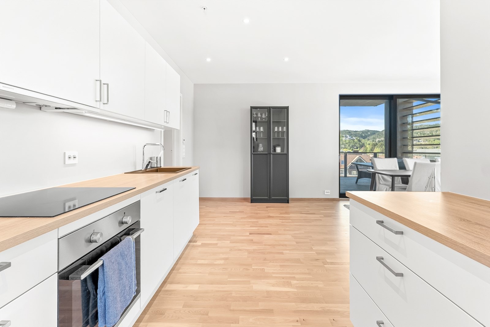 Fra kjøkken mot stue. Galleribilde