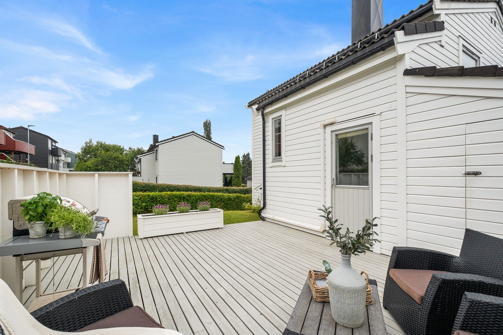 Terrassen vender sørøst, og her har du solen fra tidlig morgen og utover dagen. Galleribilde