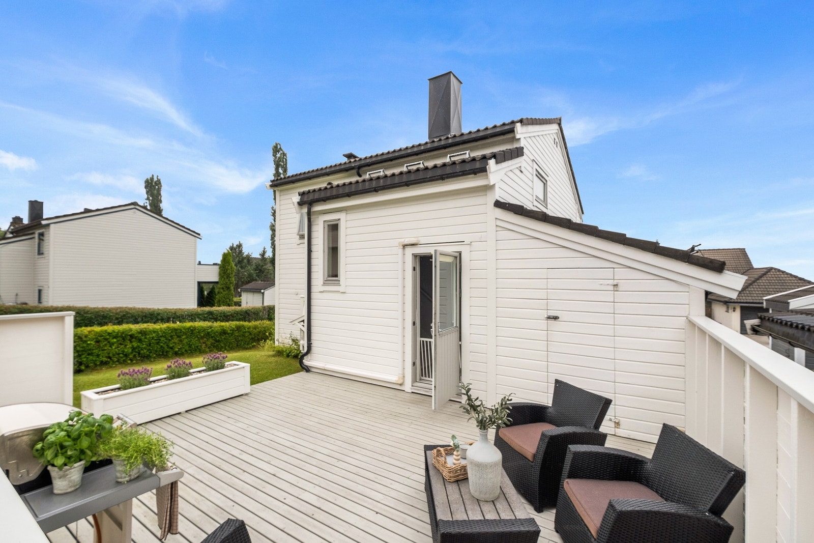 I tillegg til balkongen har du en stor og romslig terrasse på ca. 26 kvm. Galleribilde