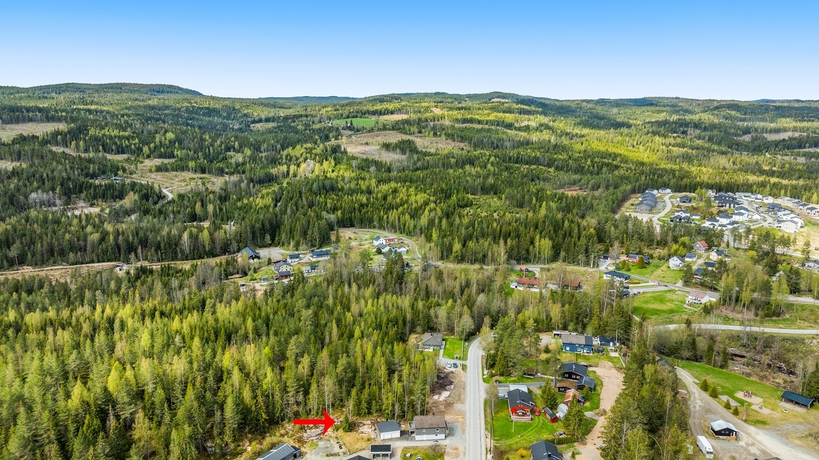 Fra boligen er det kort vei til Romeriksåsen som er et av Romerikes mest varierte friluftsområder Galleribilde