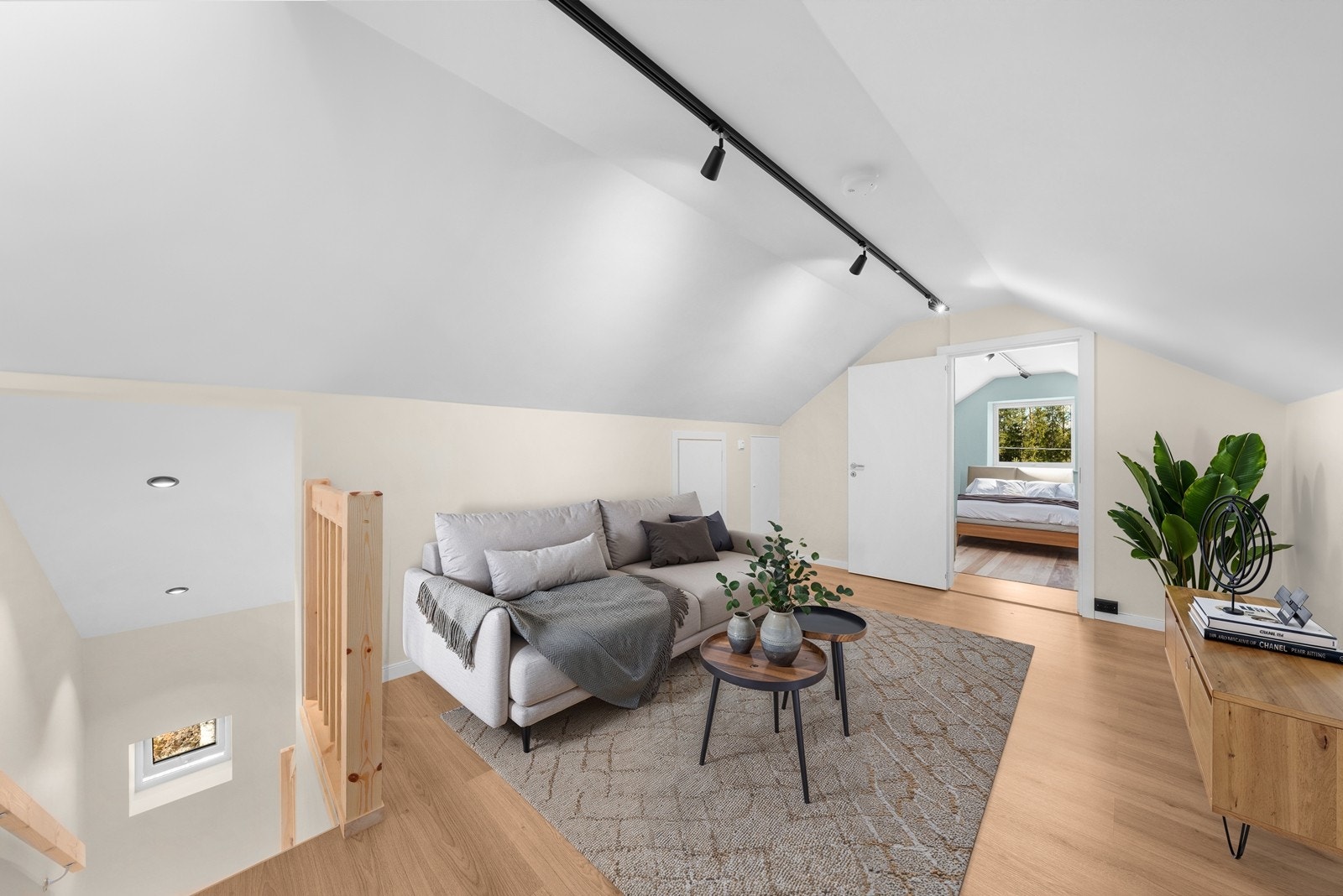 2. etasje består av flott loftstue og to soverom (Digitalt stylet foto). Loftstuen er ikke godkjent til varig opphold. Galleribilde