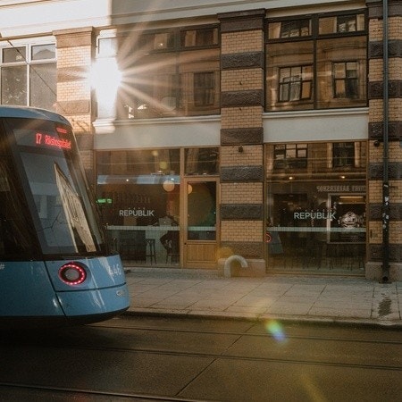 Kollektiv transport rett ved eiendommen Galleribilde