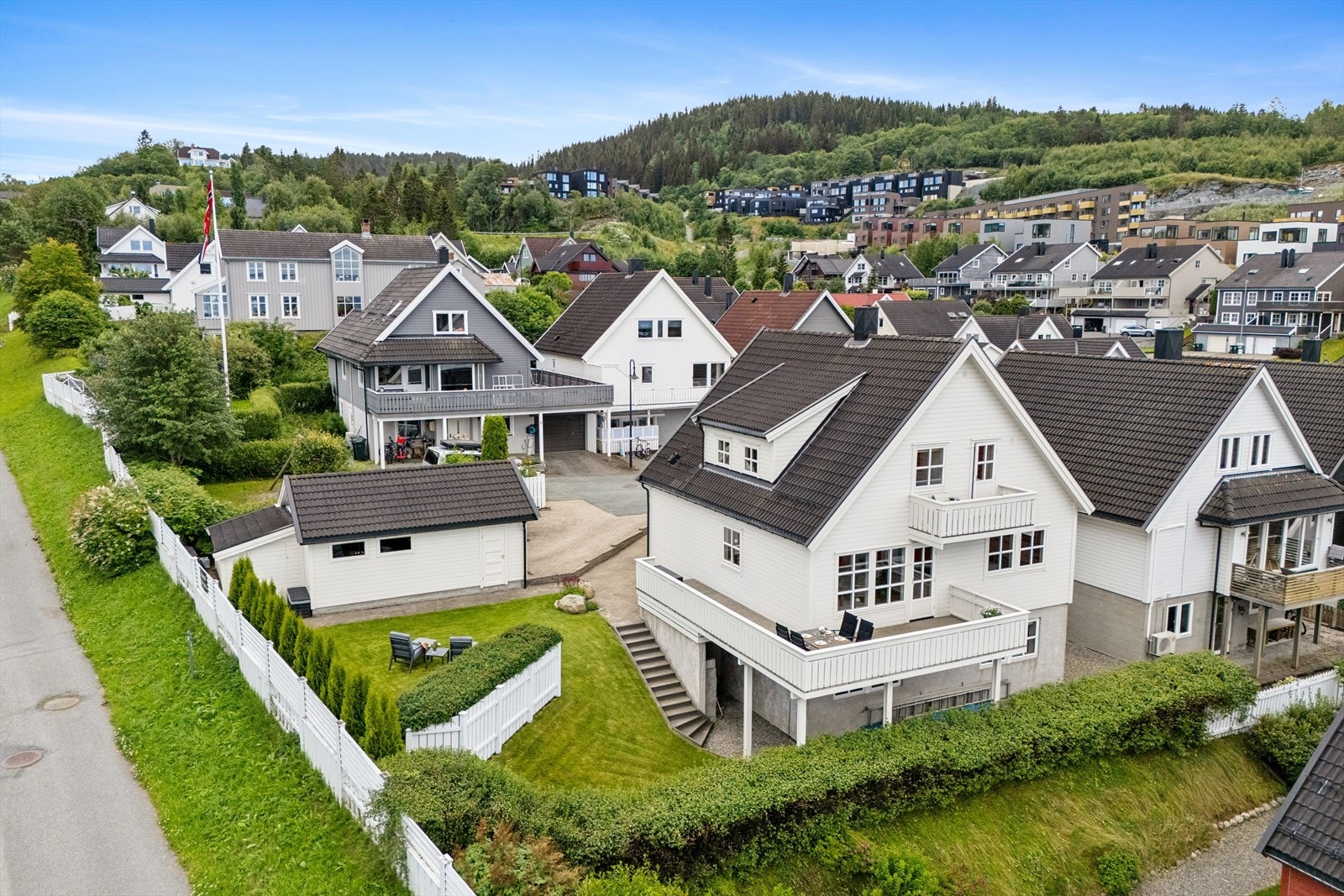 Boligen har en meget barnevennlig beliggenhet innerst i en blindvei. Galleribilde