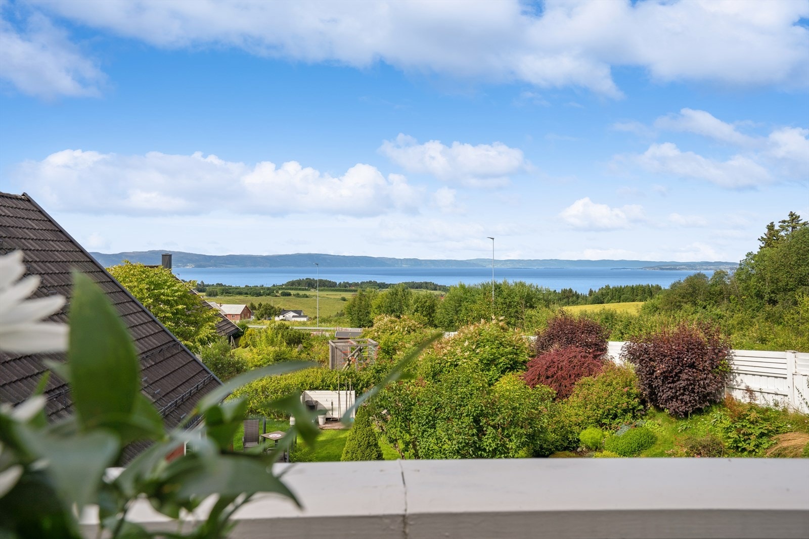 Fjordutsikt fra veranda. Galleribilde